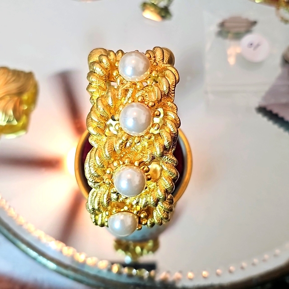 Pearl Gold Tone Bracelet - Picture 2 of 5